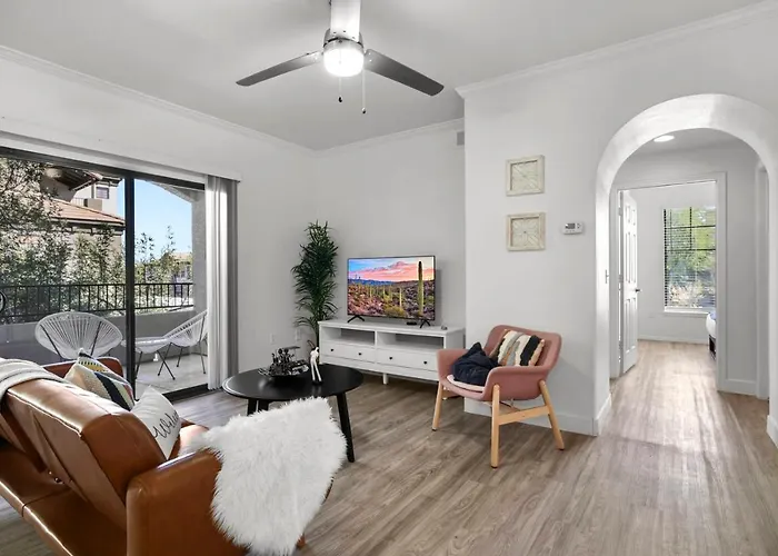 Cozysuites Modern Urban In Historic Apartment