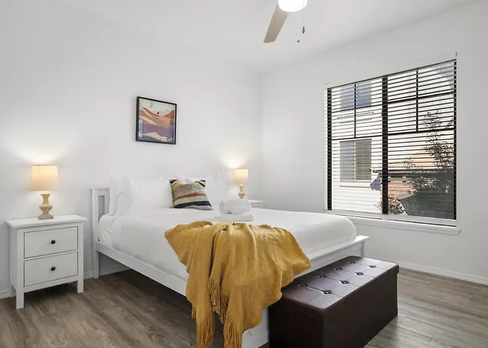Apartment Cozysuites Modern Urban In Historic