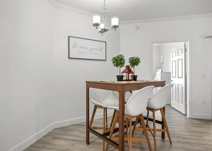 Cozysuites Modern Urban In Historic Apartment Glendale