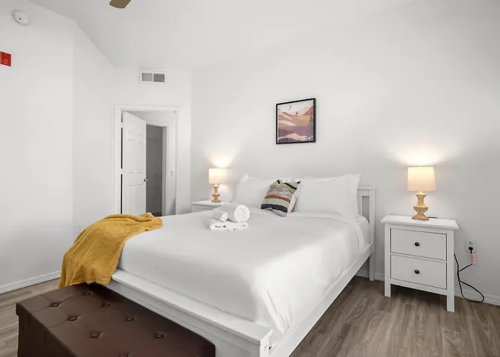 Cozysuites Modern Urban In Historic Apartment