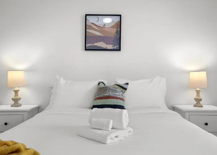 Cozysuites Modern Urban In Historic Apartment Glendale